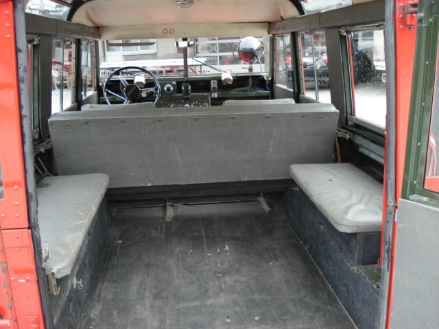 landroveraltinnenansicht.jpg